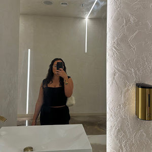 Meet your Posher, Zeina